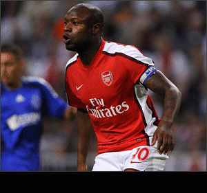 Arsenal boss reveals no progress with Gallas and Campbell contracts