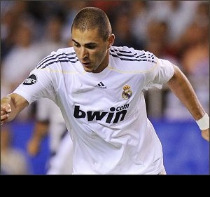 Real Madrid to invite Man Utd bid for Benzema