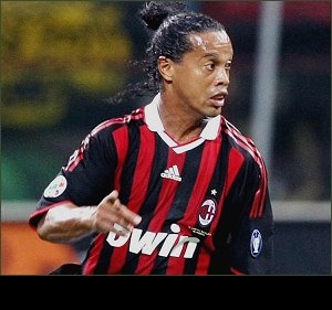Beckham wants AC Milan's Ronaldinho to join LA Galaxy