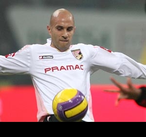 Palermo's Bresciano yet to hold new contract talks