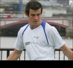 Tottenham's Bale on FIFPro World XI 2010 shortlist