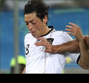 Juventus using Diego as bargaining chip to land red-hot Ozil