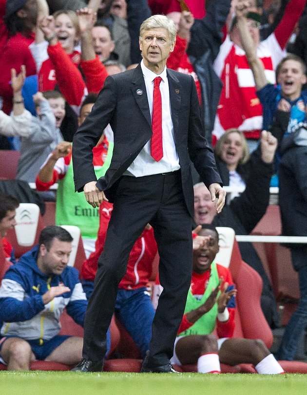 Arsenal boss Wenger remains keen on Sevilla midfielder Grzegorz Krychowiak