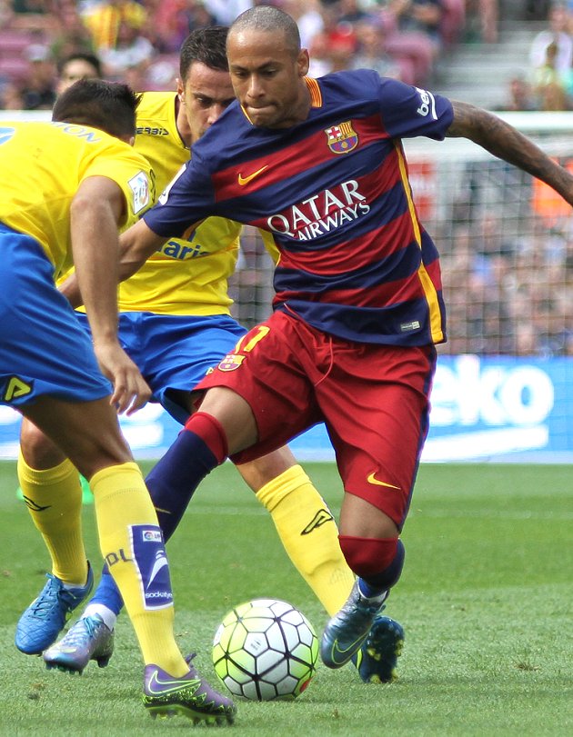 Barcelona defender Pique hails Neymar humility