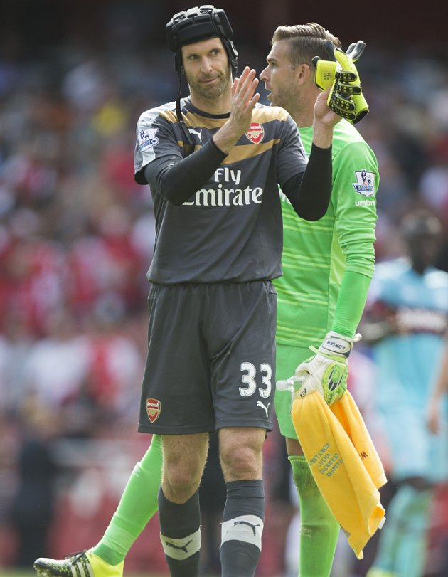 Keeper Cech still confident Arsenal are title contenders