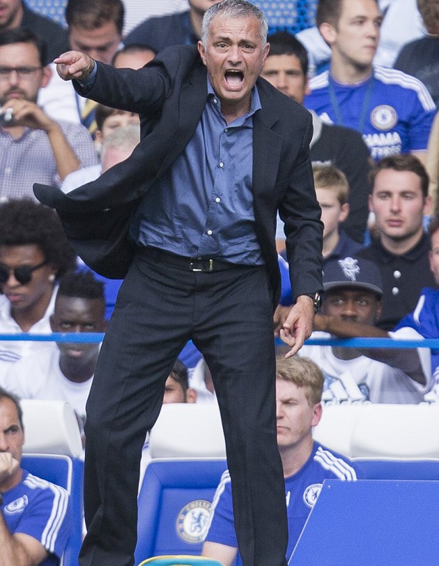 Sacked Chelsea boss Mourinho eyeing off England job