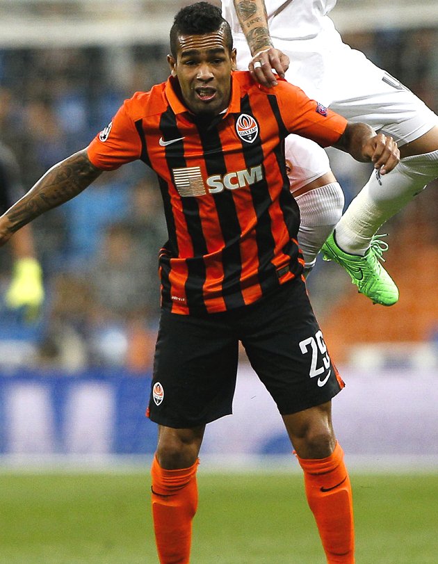 Chelsea and Shakhtar at loggerheads on Alex Teixeira price
