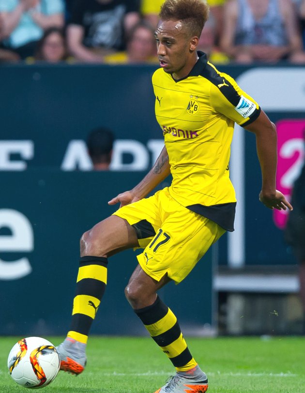 Borussia Dortmund striker Aubameyang calm over Chelsea, Man Utd rumours