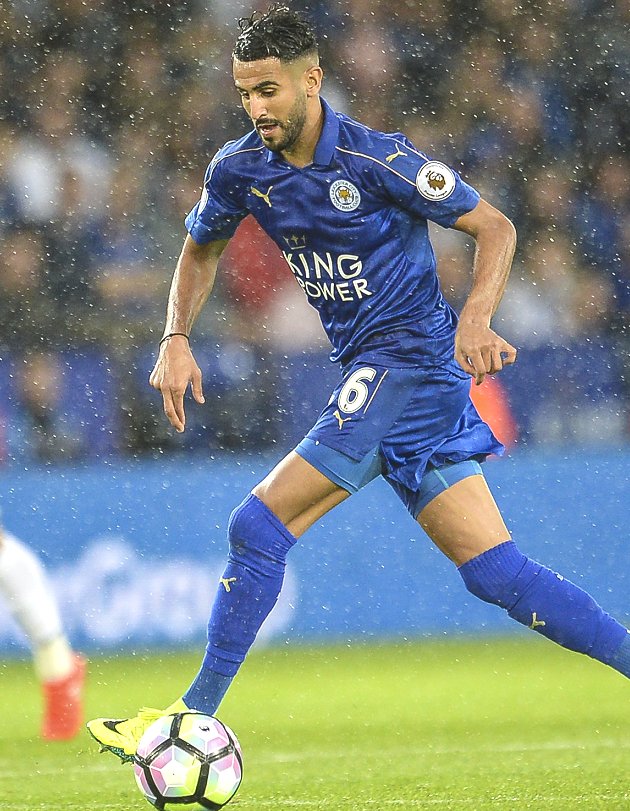 Leicester ace Riyad Mahrez changes agents