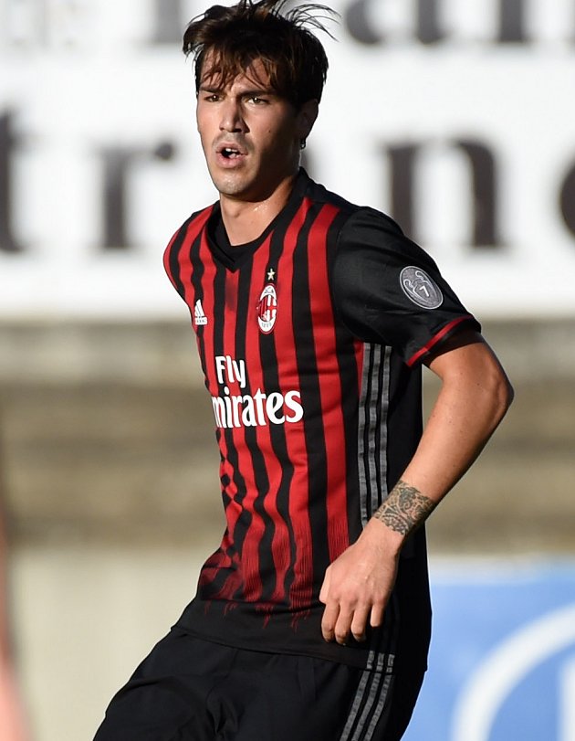 Chelsea find their Cahill replacement in AC Milan defender Romagnoli