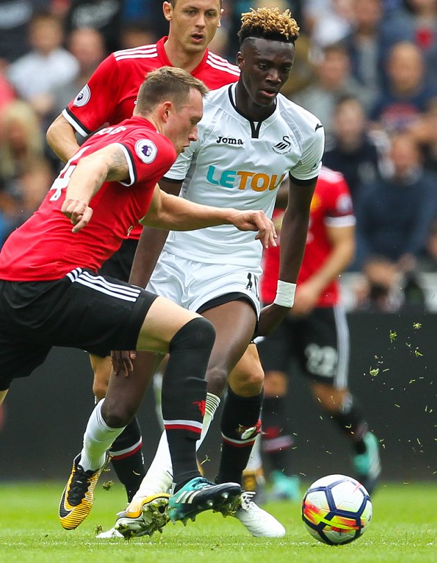 Swansea striker Abraham stunned by saves from Man Utd keeper De Gea