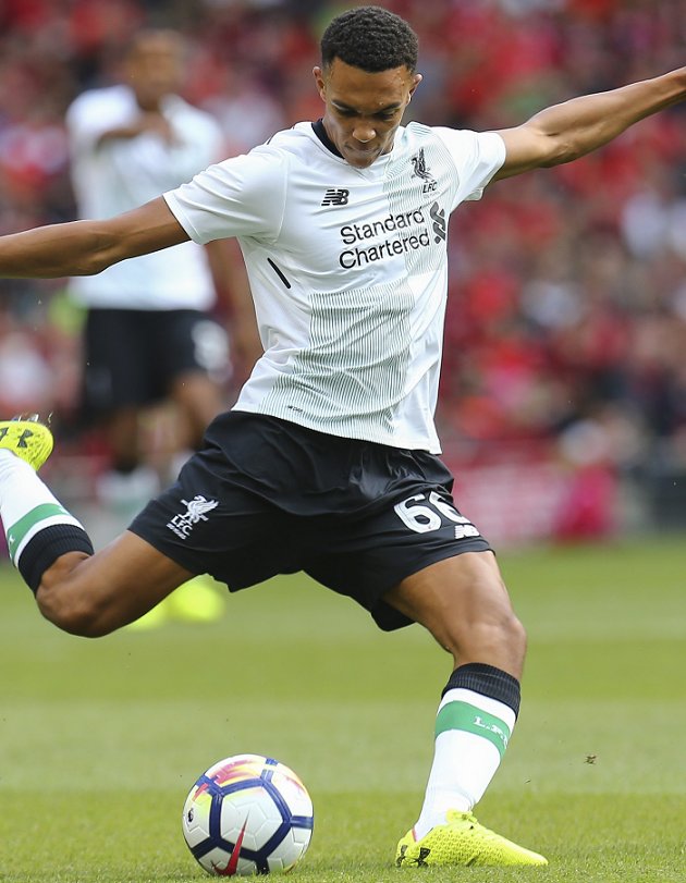​Liverpool ace Oxlade Chamberlain: 'Sky is the limit' for Alexander-Arnold