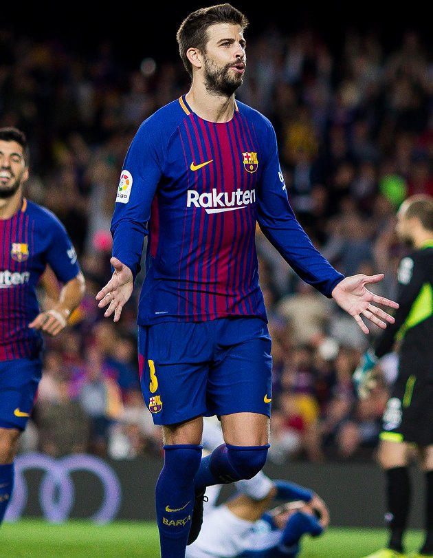 Barcelona defender Pique holds crucial Coutinho heart-to-heart