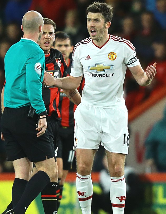 Carrick urges Man Utd: Top 4 not out of sight