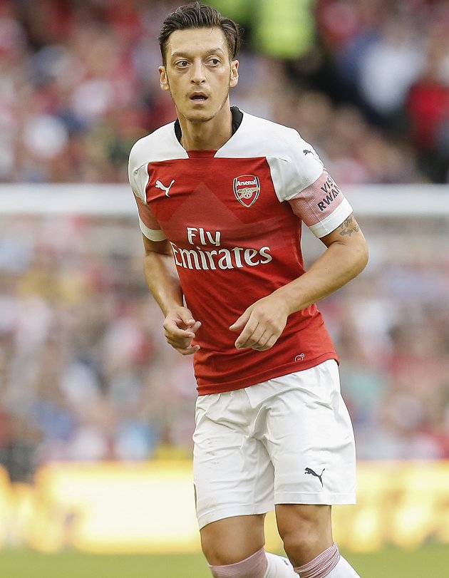 Arsenal boss Emery blasts Ozil rift rumours