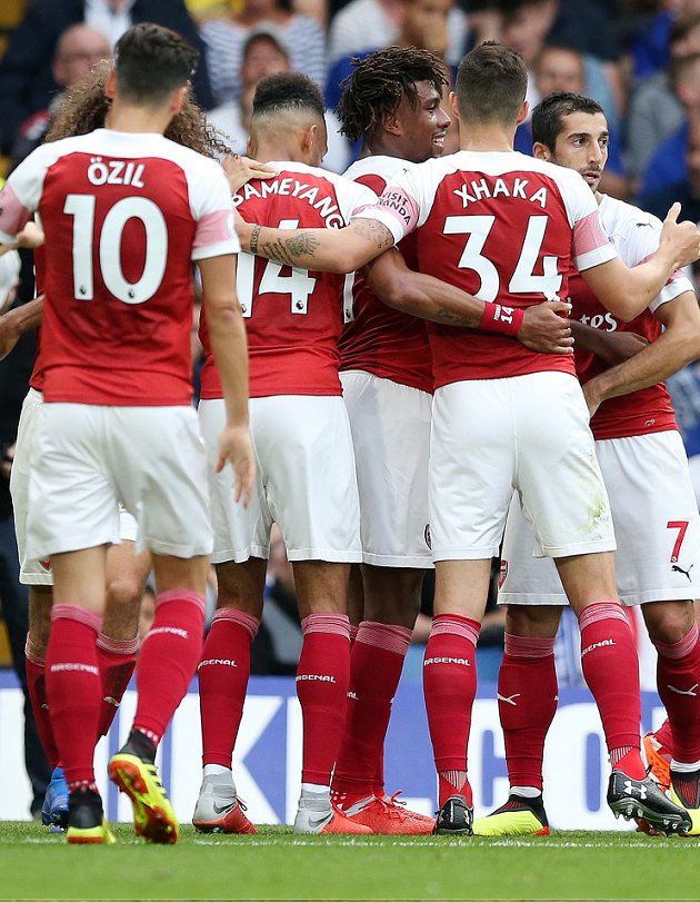 ​Arsenal fans delighted with Lichtsteiner sideline actions