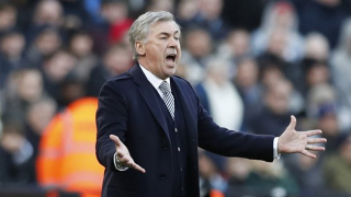 ​Everton manager Ancelotti hopeful over Baines extension