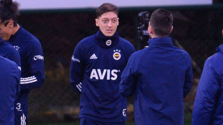 Ex-Arsenal midfielder Ozil: No-one from Fenerbahce told me about suspension