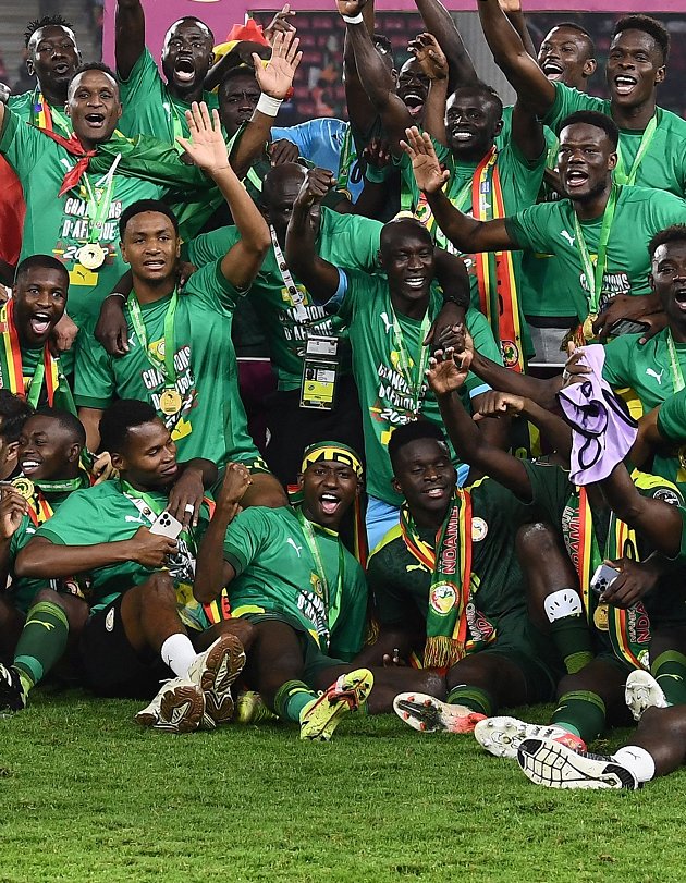 Senegal coach Aliou Cisse taken ill ahead of England World Cup showdown