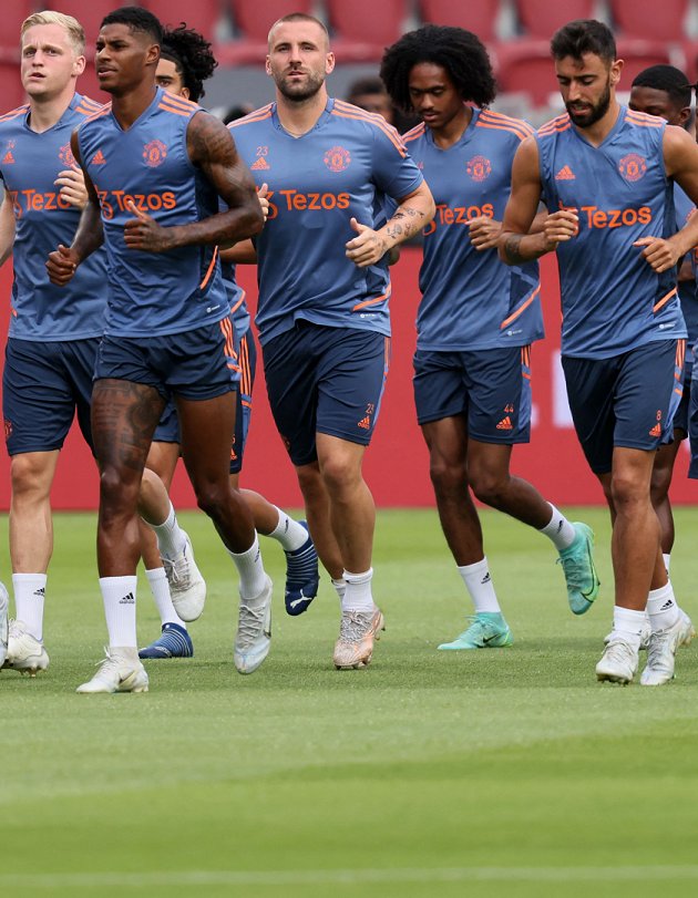 WATCH: Man Utd train in Thailand in front of thousands of local fans