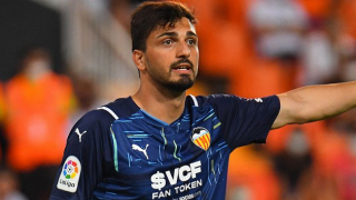 Valencia goalkeeper  Mamardashvili aware of Man Utd interest