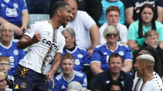 Everton goalscorer Holgate hails Pickford after victory at Leicester