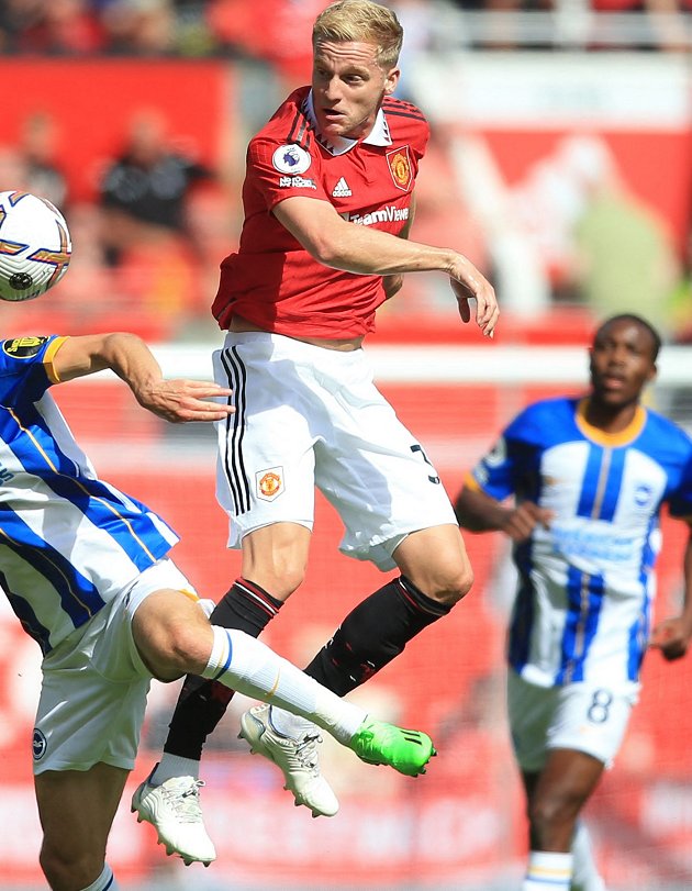 Man Utd midfielder Van de Beek: I want to feel the grass